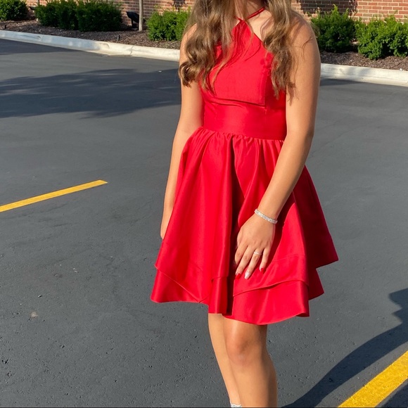 Red dress - Picture 1 of 3